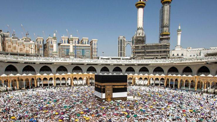 الملك سلمان يأمر باستضافة ألف حاج من ذوي ضحايا غزة