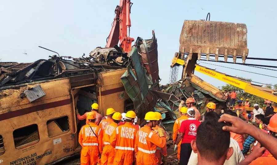 مقتل 15 على الأقل جراء تصادم قطارين في الهند
