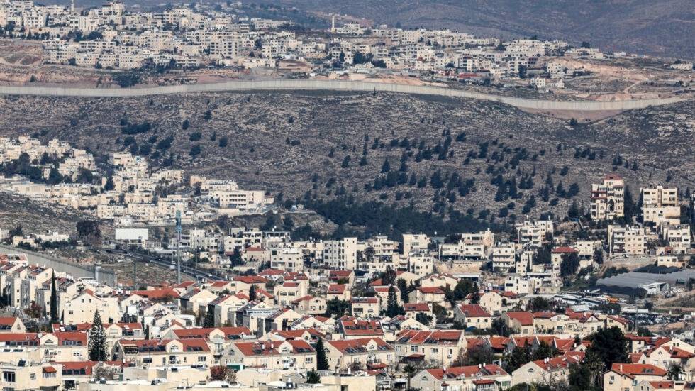 "الغارديان": الجيش "الإسرائيلي" ينقل مسؤولية لوائح في الإدارة المدنية في الضفة الغربية لمؤيدي الاستيطان