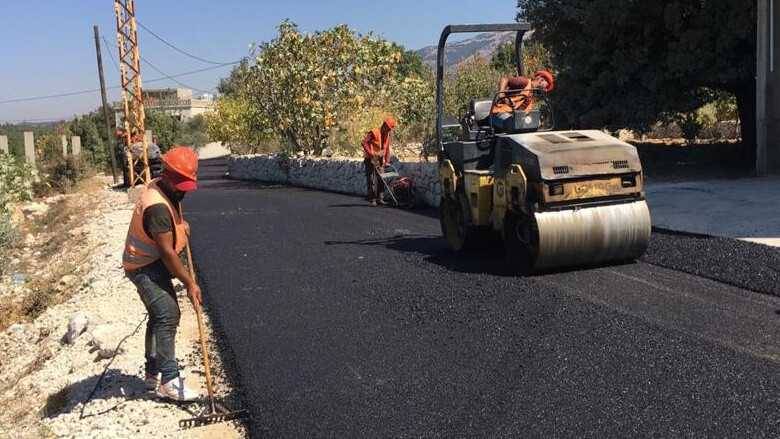 حميّة يبشّر بعودة الزفت:

الدولة ستموّل صيانة الطرقات
