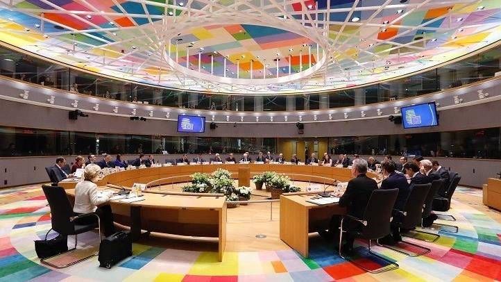 موسكو: الغربيون سيضحون بزيلينسكي... حزمة عقوبات أوروبية جديدة على روسيا