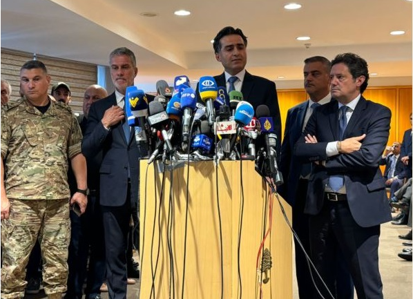 جولة ميدانيّة لسفراء وإعلاميين في المطار رداّ على ادّعاءات "التلغراف"
حميّة: المطار مفتوح للجميع... وسنتقدّم بدعوى قضائيّة على الصحيفة
