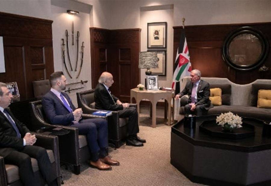 بحث مع ملك الأردن خطورة توسّع دائرة الصراع بالإقليم
جنبلاط اتهم "التلغراف" بالترويج للحرب على لبنان:
الخطوط ليست مقطوعة مع حزب الله