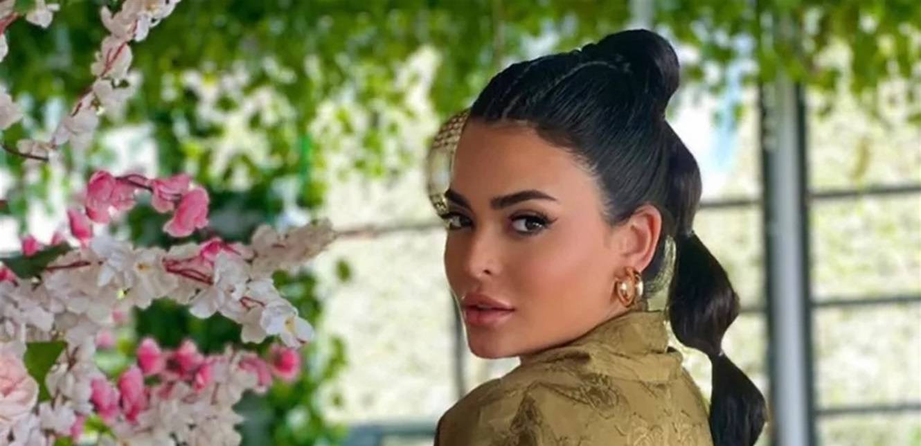 ممثلة شابة تنفعل على معجب لمسها.. والآراء متباينة!