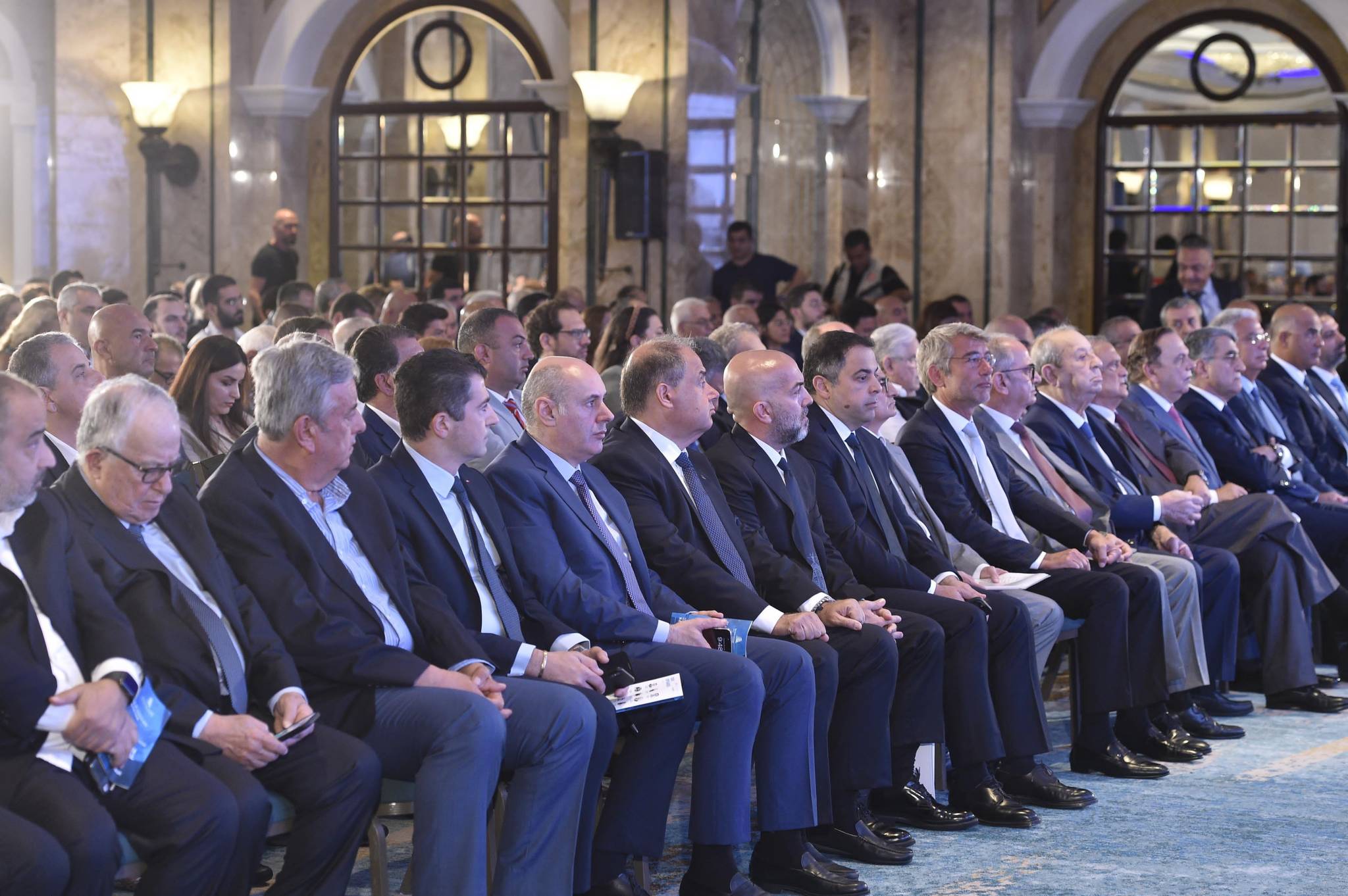 في مؤتمر القطاع العقاري بين الركود والنهوض

الخليل ممثلاً ميقاتي: اتخذنا خطوات استراتيجية لتفعيله

منصوري: حان الوقت ليعيد القطاع المصرفي التسليف