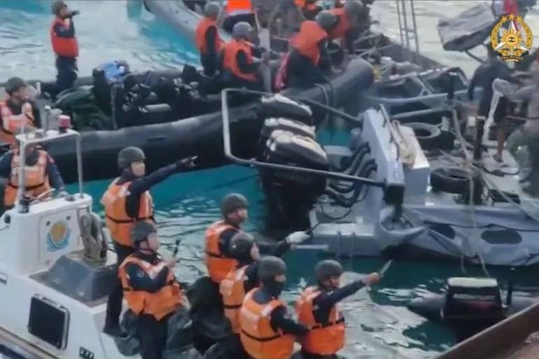 التوتر يتصاعد في بحر الصين... مواجهة بحرية بين بكين وطوكيو حول جزر متنازع عليها