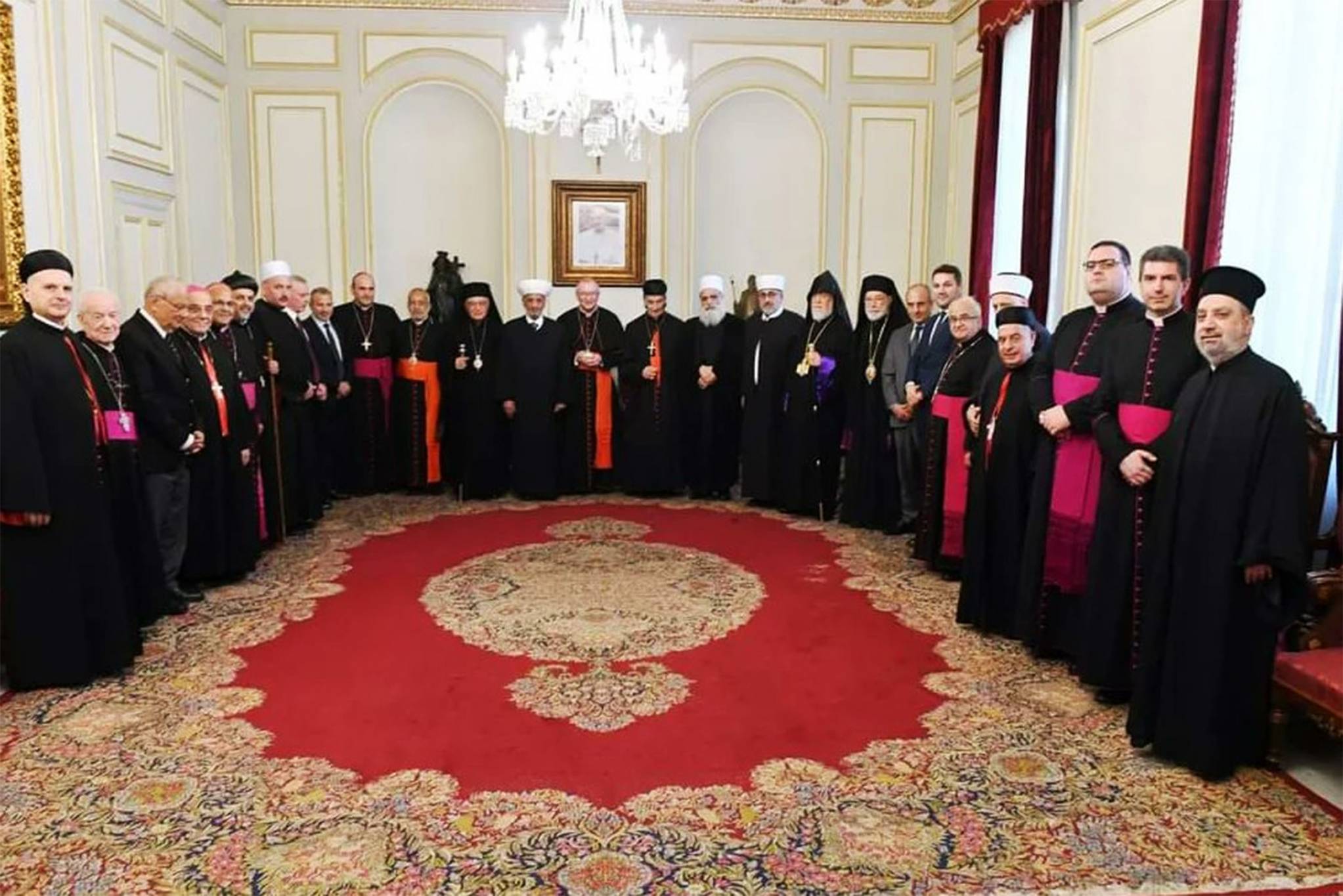 الفاتيكان يؤكد على اهمية انتخاب الرئيس من بكركي والمرجعية الشيعية غابت عن اللقاء
أبو كسم لـ «الديار»: زرنا الخطيب وقلنا له «قلبنا كبير وأتينا للمصالحة»