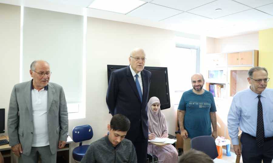 لليوم الثاني... تتواصل الامتحانات الرسميّة في المناطق
ميقاتي جال والحلبي في مركز "سان جود"
سنتسلّح بالعلم والإيمان للوصول الى شط الأمان