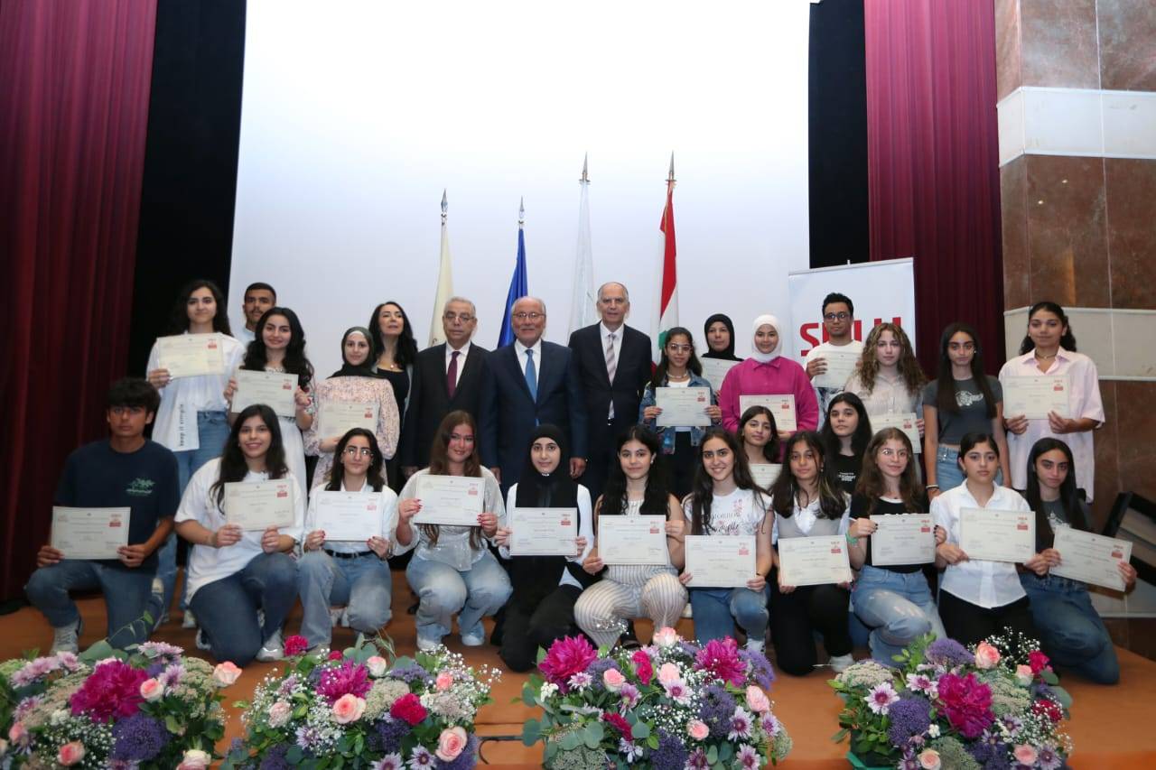 إحتفال في "التربية" لإعلان نتائج "جائزة الكتّاب الشباب الفرانكوفون"
الحلبي: المسابقة شكّلت حافزاً للطلاب على الإبداع والابتكار
شلالا: المشاركون من ٣٨ ثانوية رسميّة و٢٨ وصلوا الى التصفية النهائيّة