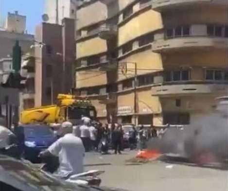 الجيش فتح طريق عائشة بكار بعد إقفالها
من قبل محتجّين على توقيف أحد الأشخاص