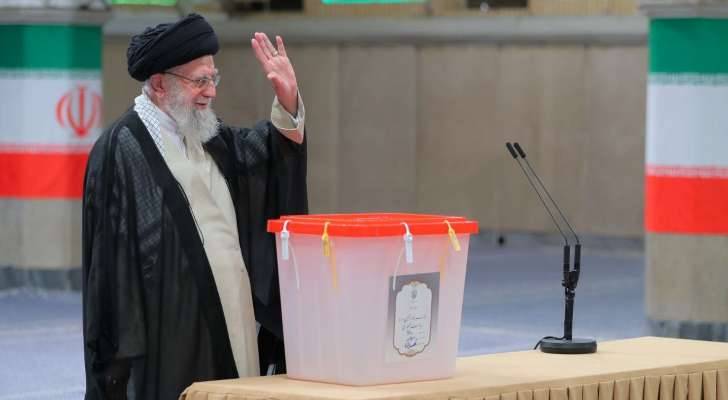 الخامنئي يُدلي بصوته في الإنتخابات: على الشعب أن يكون أكثر عزيمة لحسم النتائج ويكون لدينا رئيس غدًا