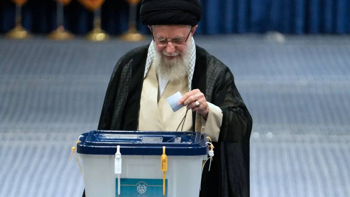 ايران تختار رئيسها... سجال ساخن وتنافس قوي
خامنئي: الجولة الثانية من الانتخابات مهمة جداً