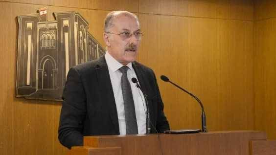 عبدالله: أتركوا الشوؤن الصحيّة للجنة الصحّة
وعلى إحدى اللجان ألا تتخطى حدود صلاحيّاتها