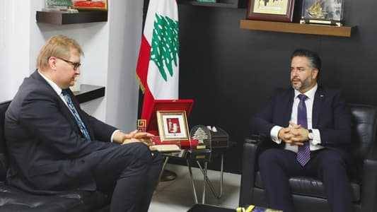 سلام بحث ونائب وزير الاقتصاد الأوكراني

في اتفاق شراكة اقتصادية شاملة