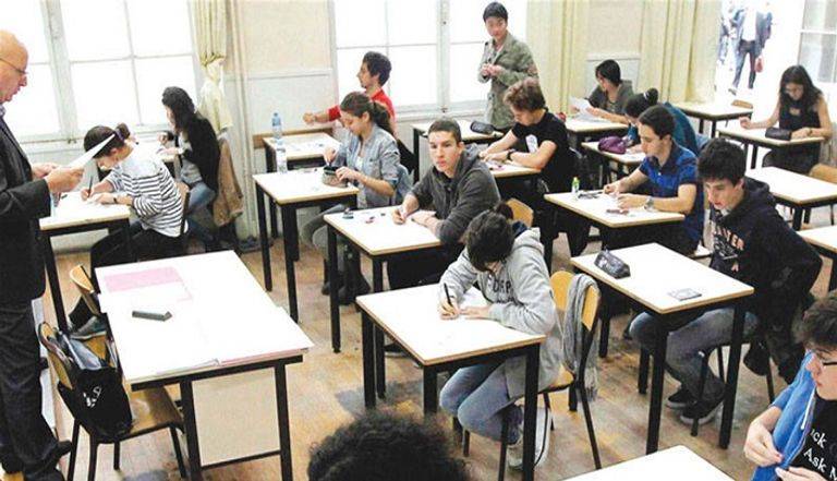 أساتذة التعليم الثانوي في لبنان يتوقفون عن تصحيح الامتحانات