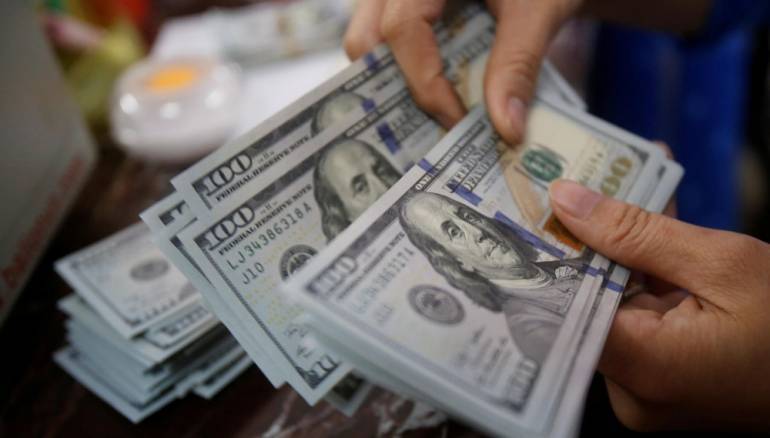 «الكاش» ورقة ضغط على الماليّة العامة... خسائر تفوق ملياريّ دولار