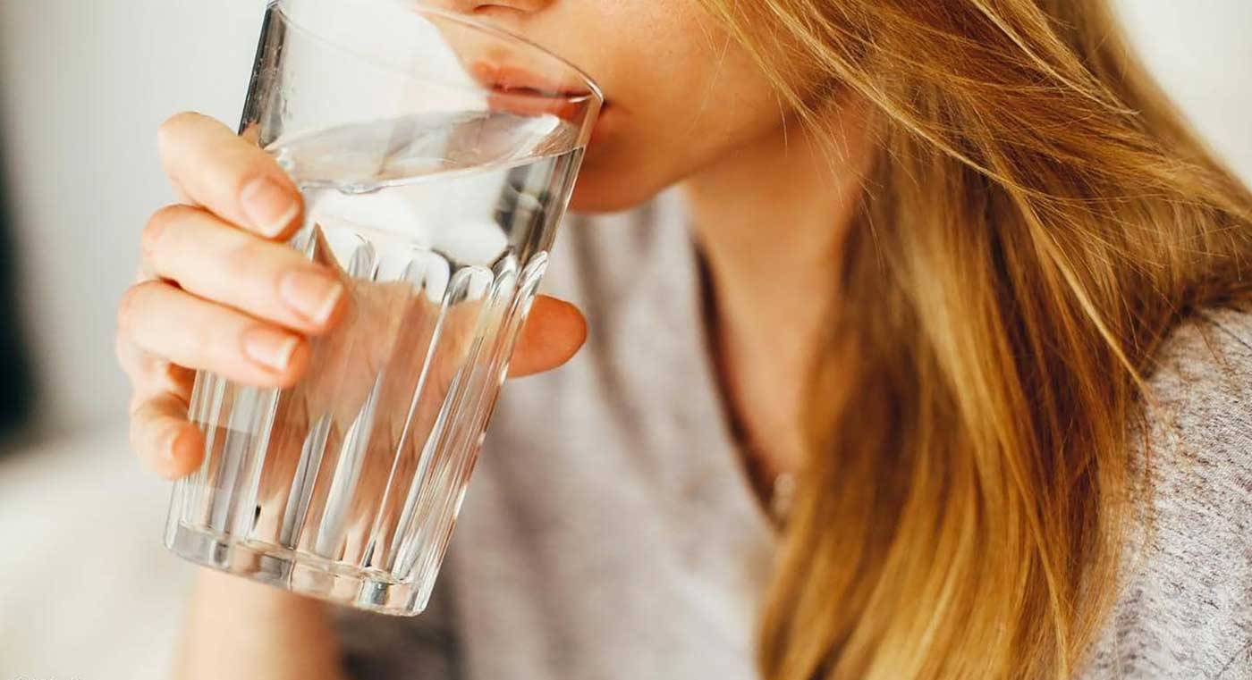 أهمية شرب الماء في الصباح