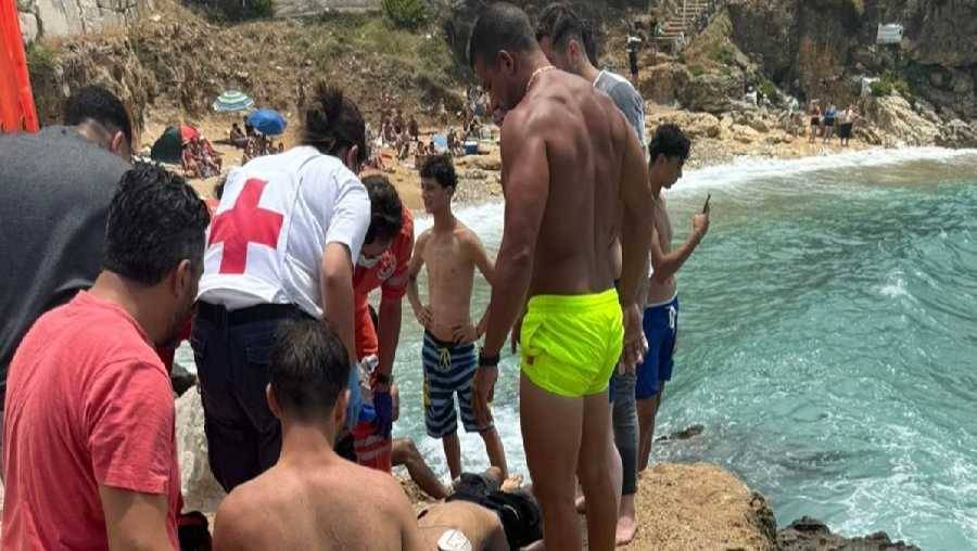 إنقاذ شاب من الغرق في البترون!