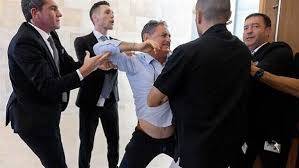 عراك وضرب بالايادي في الكنيست "الاسرائيلي"!!!