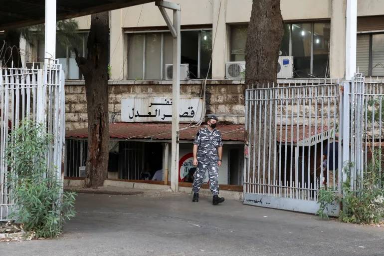 اتحاد المودعين المغتربين يواصل تحركاته ويتظاهر أمام قصر العدل