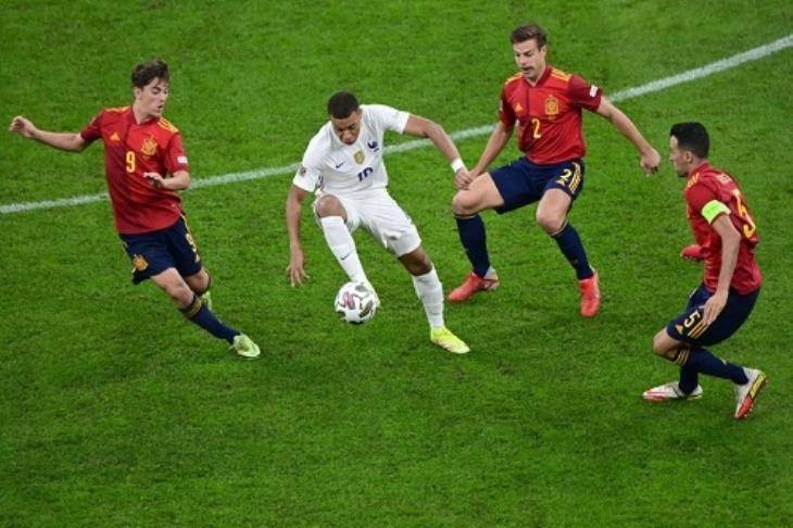 فرنسا تواجه اسبانيا اليوم في نصف نهائي يورو 2024