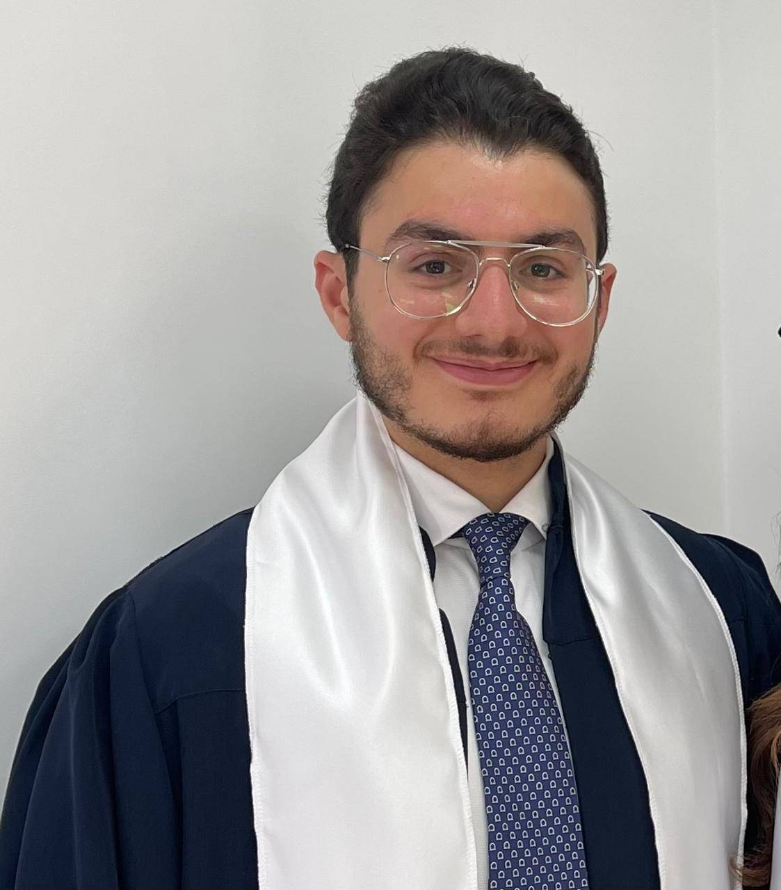 إجازة في الحقوق لمارك عيد
بدرجة شرف