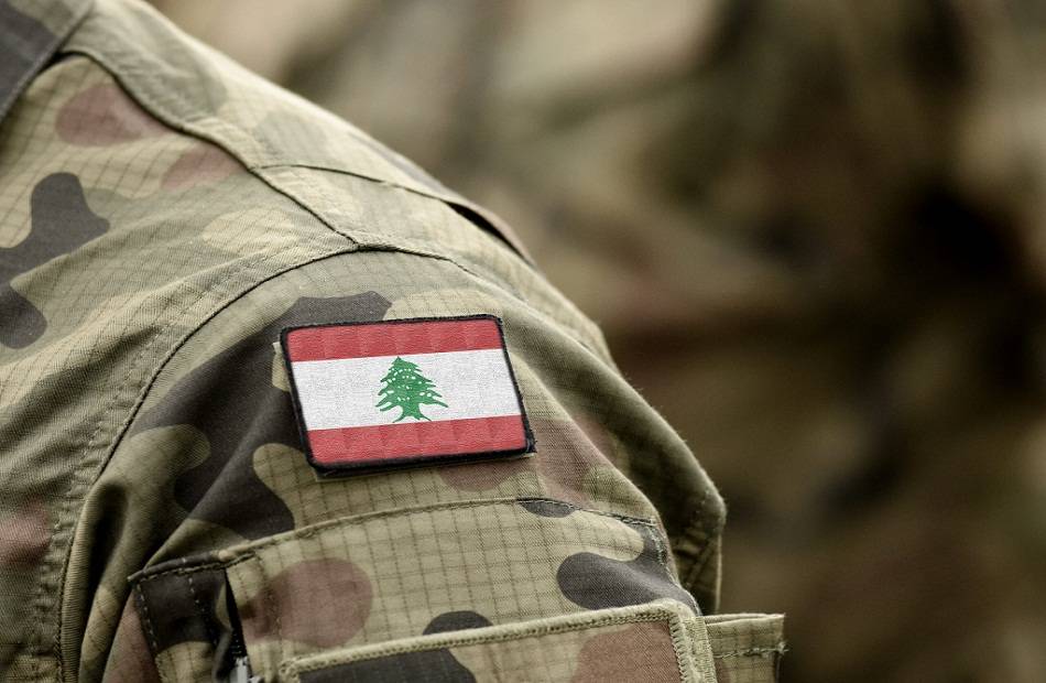 الجيش يوقف شخصا تهجم على حافلة نقل مشترك واعتدى على أحد ركابها