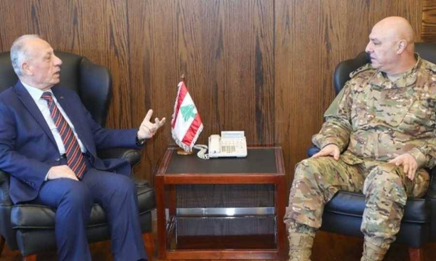 توافق بين وزير الدفاع وقائد الجيش على حل إشكالية الكلية الحربية