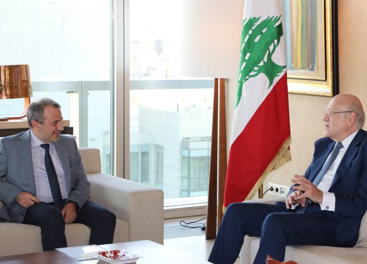إنفتاح باسيل على الأخصام... هل يشمل مصالحة ميقاتي؟
عودة "الوطني الحرّ" الى الحكومة رهن ترتيبات معيّنة