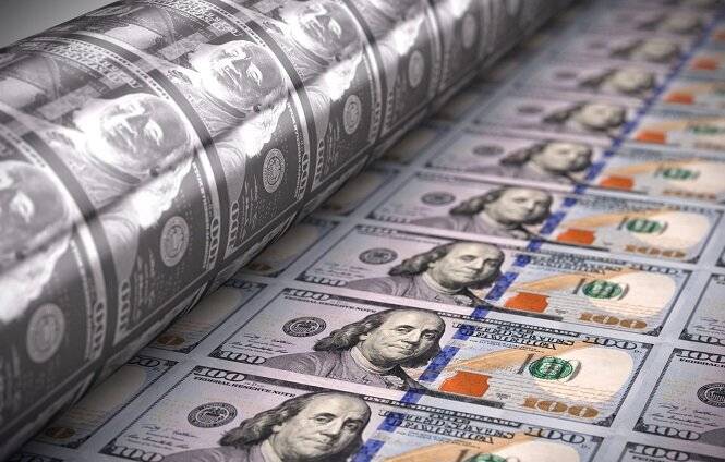 الدولار يرتفع والعملات المشفرة تقفز مع تزايد آمال فوز ترامب