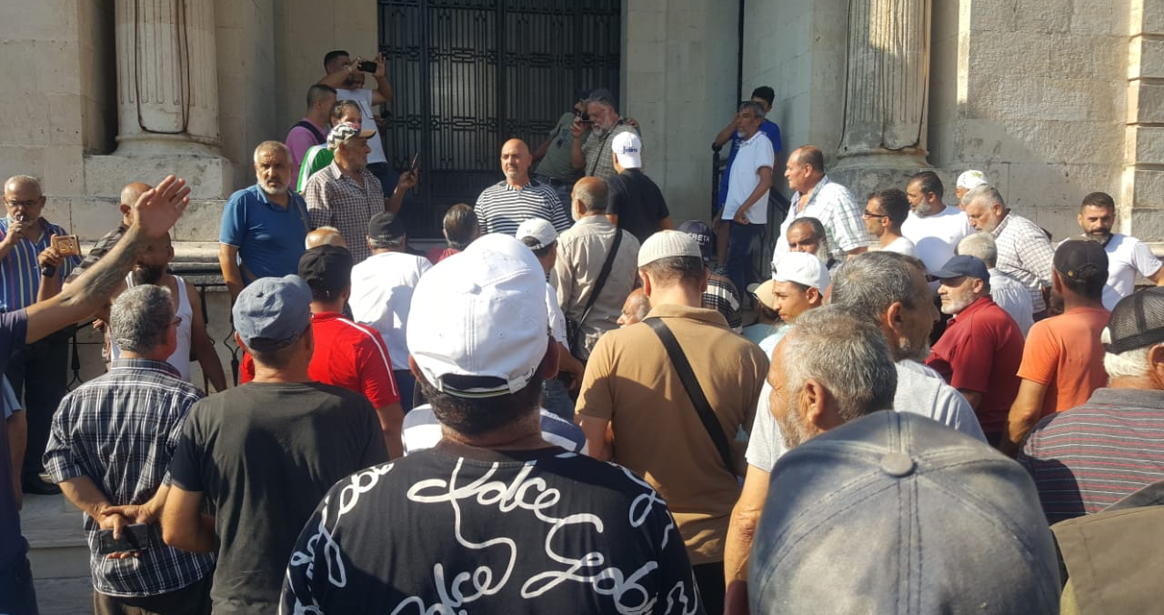 اعتصام لأصحاب بسطات سوق الأحد في طرابلس
بعد ازالته ويمق يعد بآخر يفتح الاحد فقط