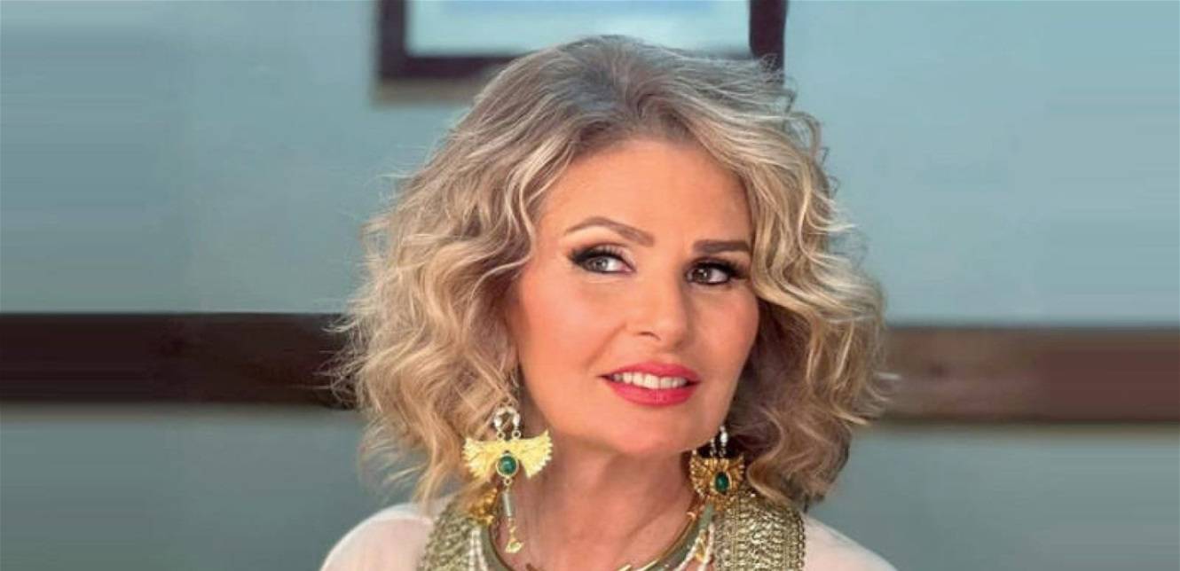 يسرا توجه رسالة شكر لفريق عمل مسرحيتها