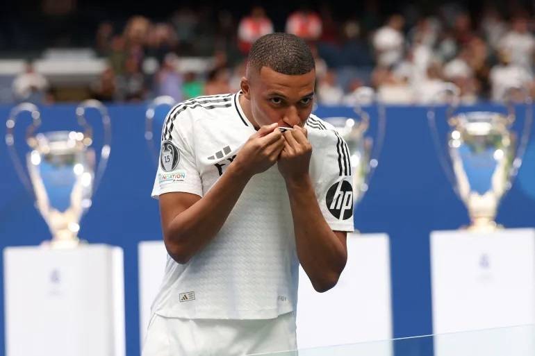 بالفيديو - "حلمت دائماً باللعب لريال مدريد"... "الملكي" يقدّم كيليان مبابي للجماهير!