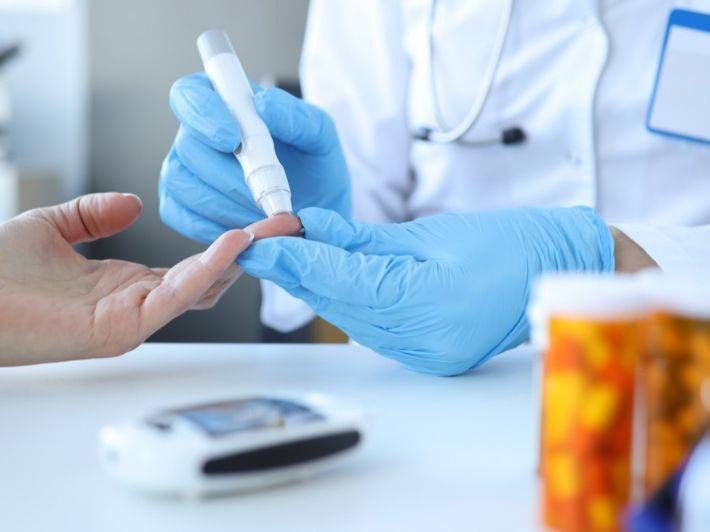 البروتين والدهون: مفاتيح جديدة للتحكّم في مستويات السكر في الدم؟