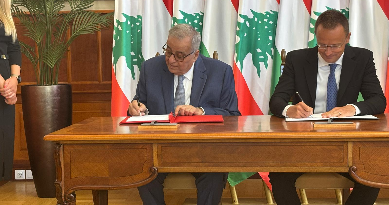 وقّع اتفاقيّة المنح الجامعيّة... والتقى تشوبور
 بو حبيب: لبنان يُصرّ على تطبيق "إسرائيل" ال1701
ومن الطبيعي أن تكون المقاومة في ظلّ الاحتلال