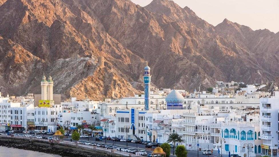 عُمان: منفذو هجوم مسقط 3 إخوة تأثروا بأفكار "ضالة"