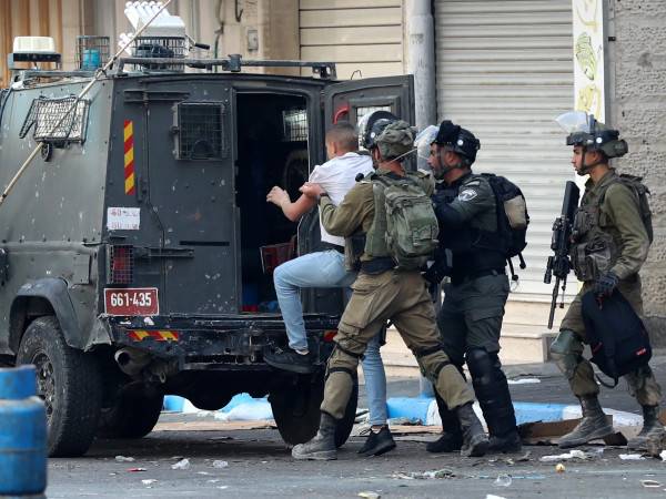 الاحتلال يواصل حملة اعتقالاته في الضفة ويعلن سقوط مسيّرة بطولكرم