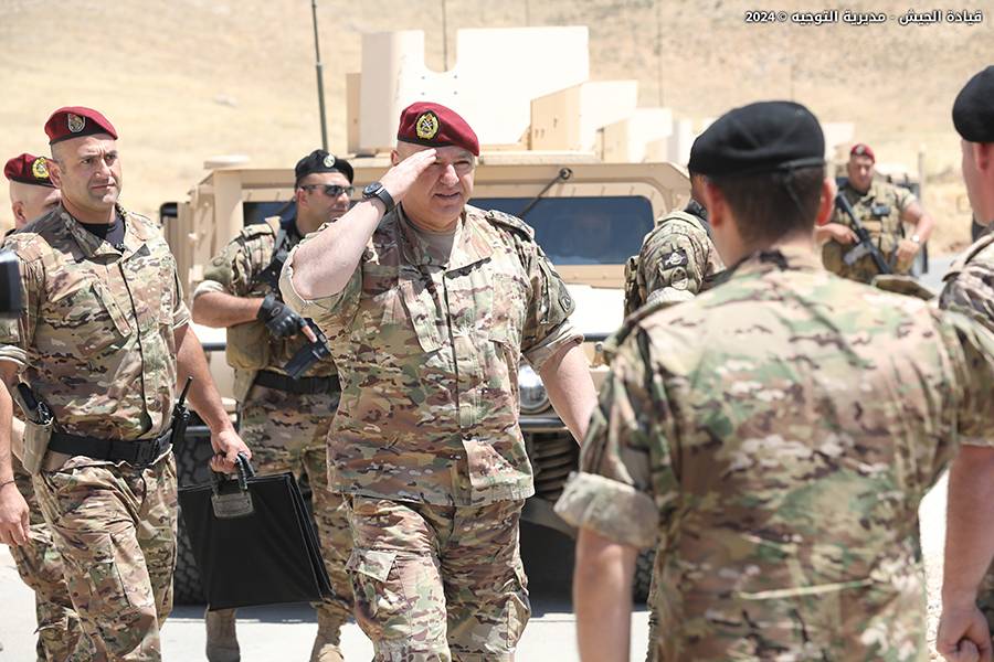 قائد الجيش: القيادة تقف الى جانب العسكريين
من خلال وسائل الدعم بخاصة الطبابة العسكرية