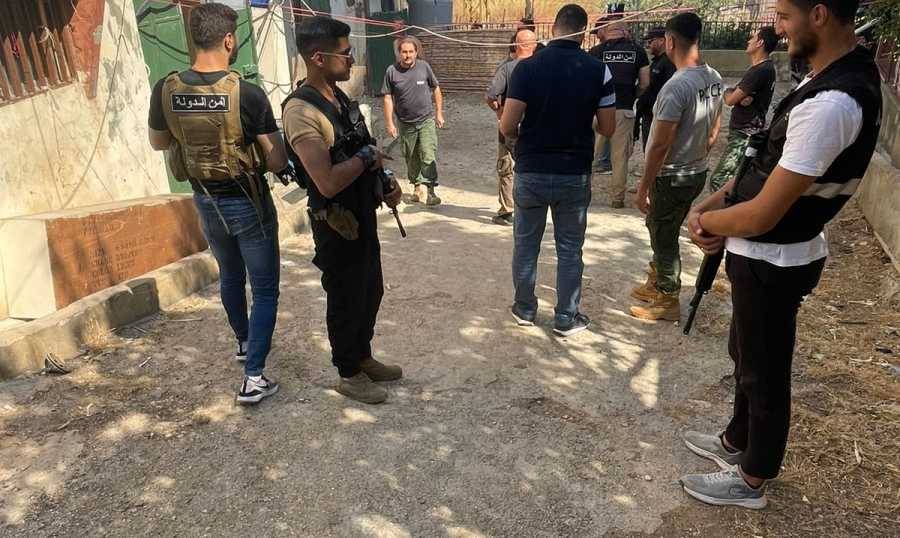 أمن الدولة في الشمال تُجلي ٥٠ نازحاً من بلدة القلمون