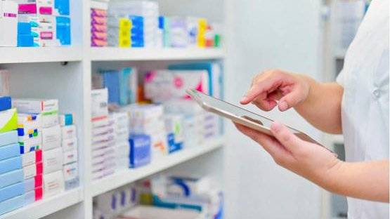 وقفة إحتجاجية لطلاب الصيدلة أمام وزارة التربية... وسلوم: لرفع الظلم اللاحق بهم