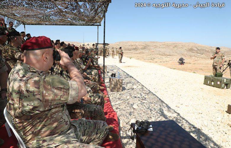 حضر مناورة في العاقورة... والتقى زواراً
قائد الجيش: المؤسسة العسكريّة أمانة
في أعناقكم... والجيش هو صخرة لبنان