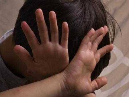 وفاة طفل بعد تعرضه للاغتصاب والرمي من شرفة منزله