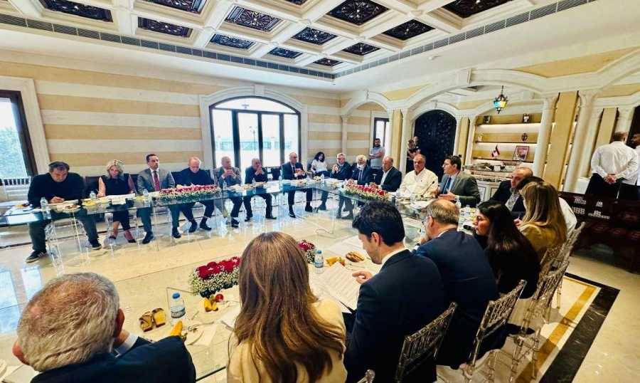 ورشة عمل للتعافي الاقتصادي حول الصناعة والزراعة...

الحاج حسن: للتوازن بين التشريعات والافكار التنفيذية

بوشكيان: لبنان ميزته ثروته البشرية والطبيعية