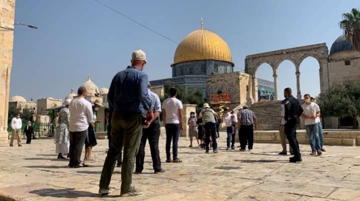 مستوطنون اقتحموا باحات المسجد الأقصى في القدس بحماية الشرطة "الإسرائيلية"