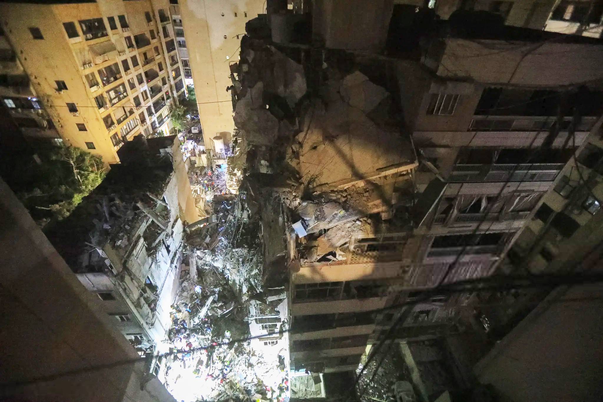 «اسرائيل» تضرب في الضاحية... كيف سيرد حزب الله؟
استنفار دولي لتفادي حرب شاملة
ازمات اسرائيل الداخلية تهدد وحدة جيشها