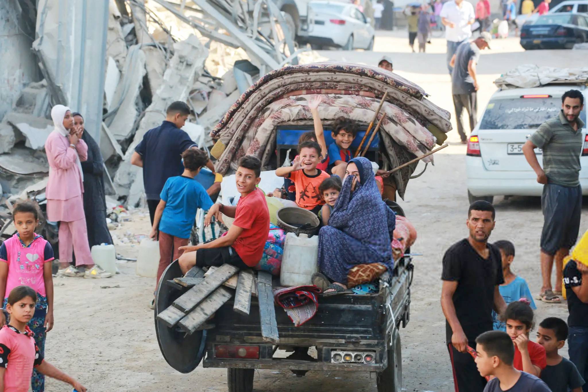 الاحتلال في «نتساريم»... رفح تحت النيران وانتشال عشرات الشهداء في خان يونس
خلافات وغضب داخل الحكومة... نتنياهو عن غالانت: «يريد إدارة الحرب بمفرده»