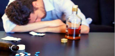 تحوّلات الشخصيّة: كيف يشوّه الإدمان على الكحول الهويّة؟
