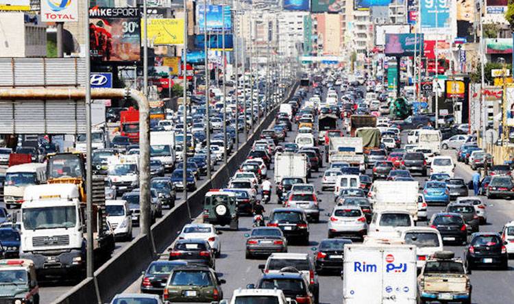 لماذا الازدحام المستمرّ على اوتوستراد جونية؟

رئيس البلدية: العرقلة بعدم توسيعه سبّب هذا الازدحام