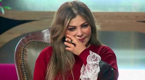 فلة الجزائريّة تهدّد بالانتحار على الهواء