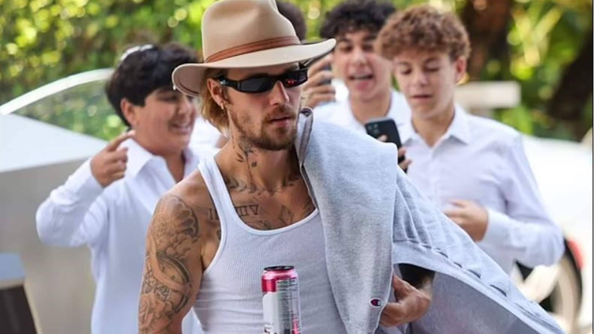جاستن بيبر يوبّخ مجموعة من المراهقين!